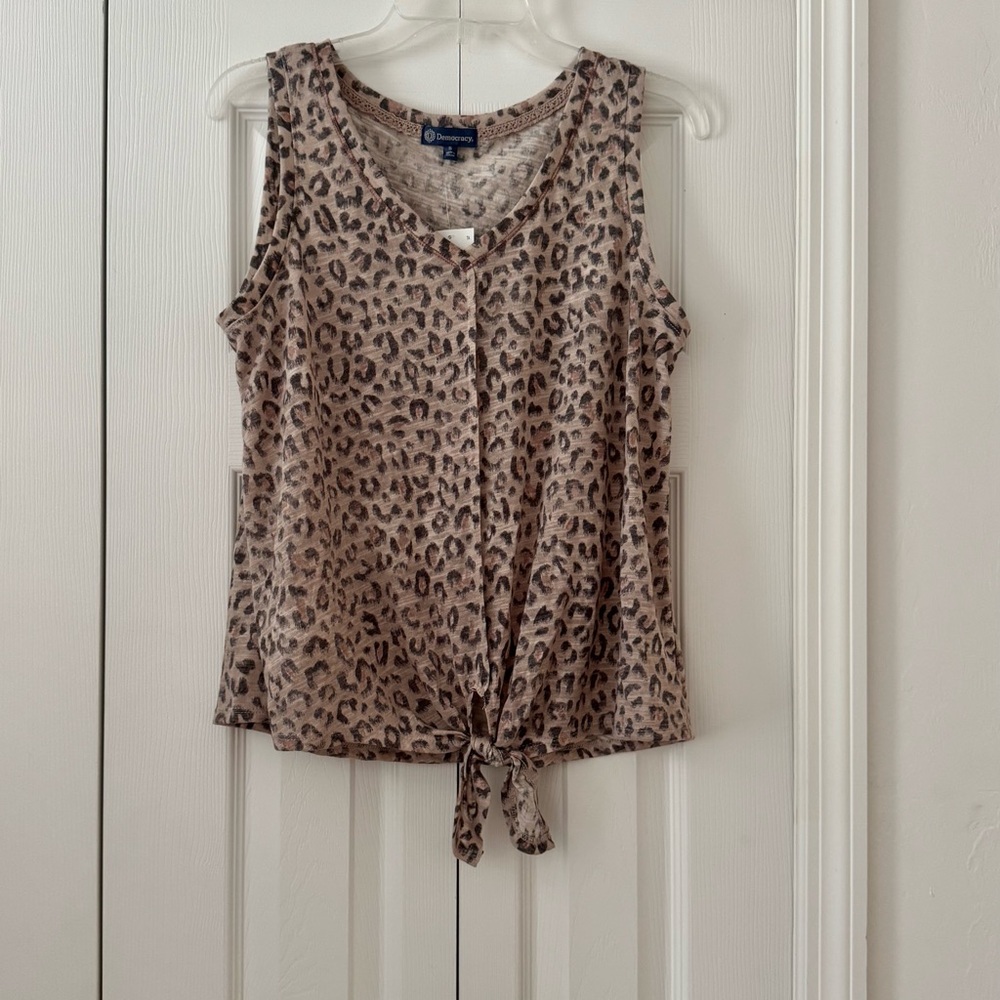 NWT Democracy Women’s Leopard Print V-Neck Sleeveless Top Size Small